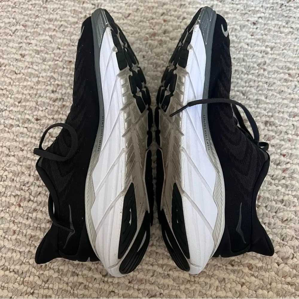 Hoka One One Womens Arahi 6 Running Shoe Black White